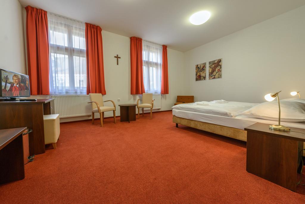 Penzion Pansky Dum Rozmital pod Tremsinem Zewnętrze zdjęcie